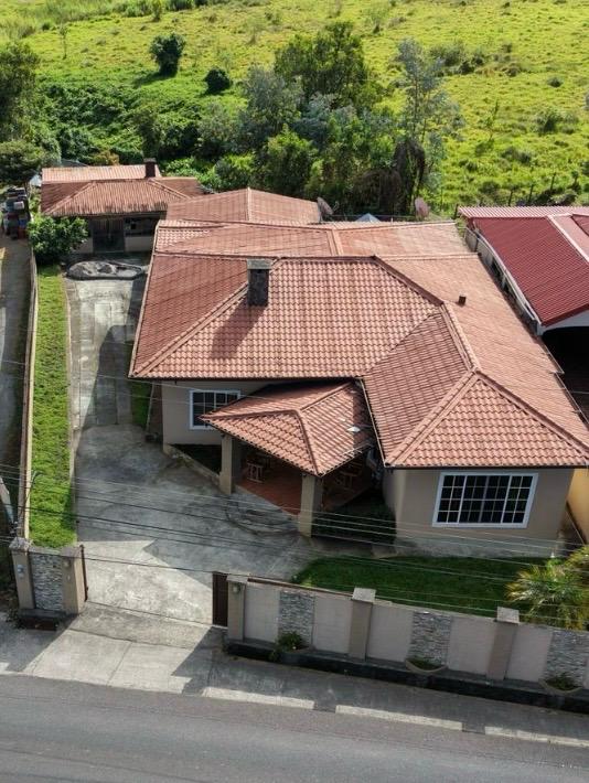 Big house for sale in volcan — photo 1