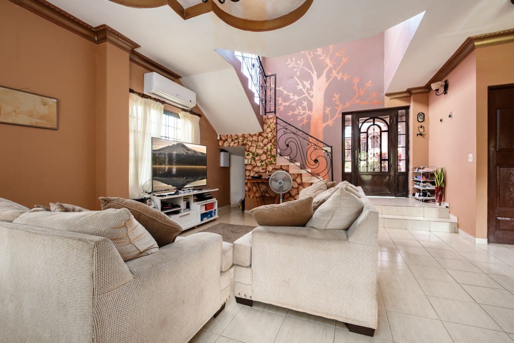 Cozy and spacious 4 bedroom house for sale — photo 3