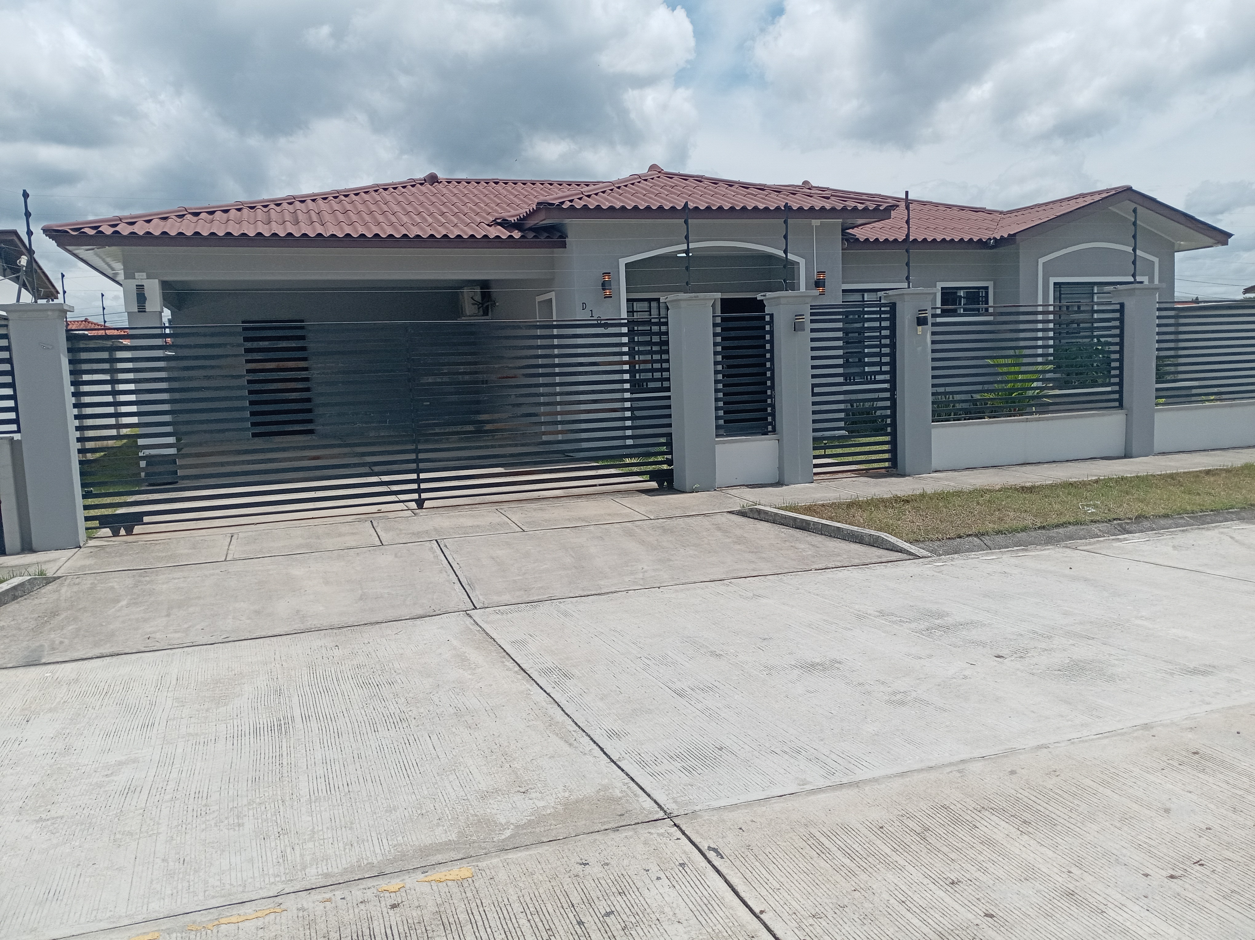 For Sale  5 bedroom 4 bath spacious furnished  house — photo 4