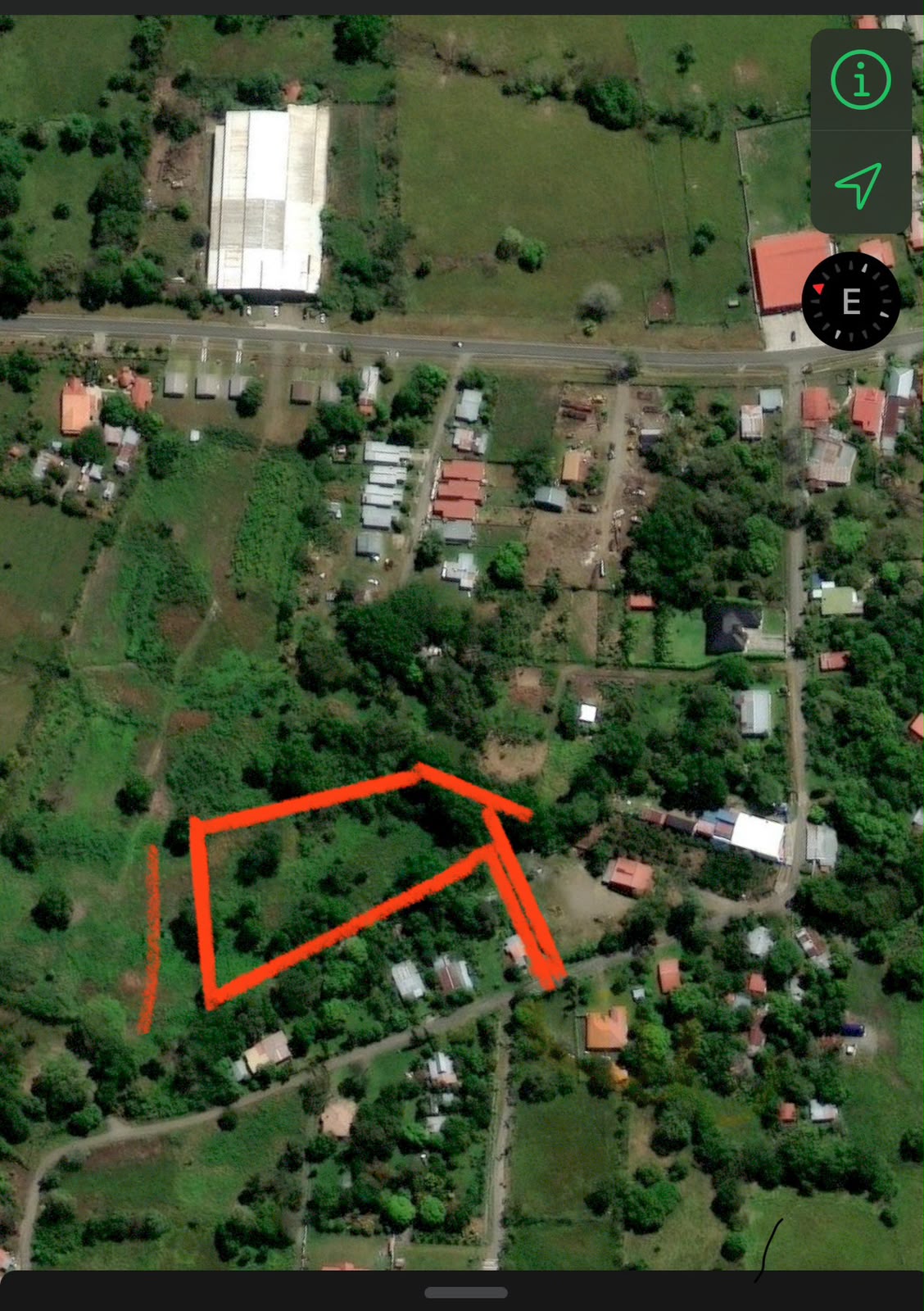 Flat 4000 meter lot with live water for sale — photo 1