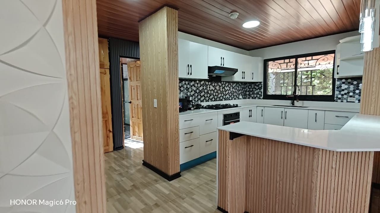 Luxury new cabin for sale in  Volcan — photo 5