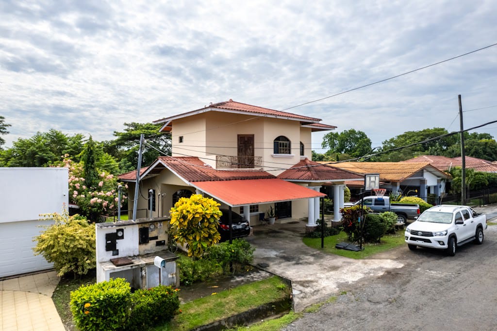 Cozy and spacious 4 bedroom house for sale — photo 4